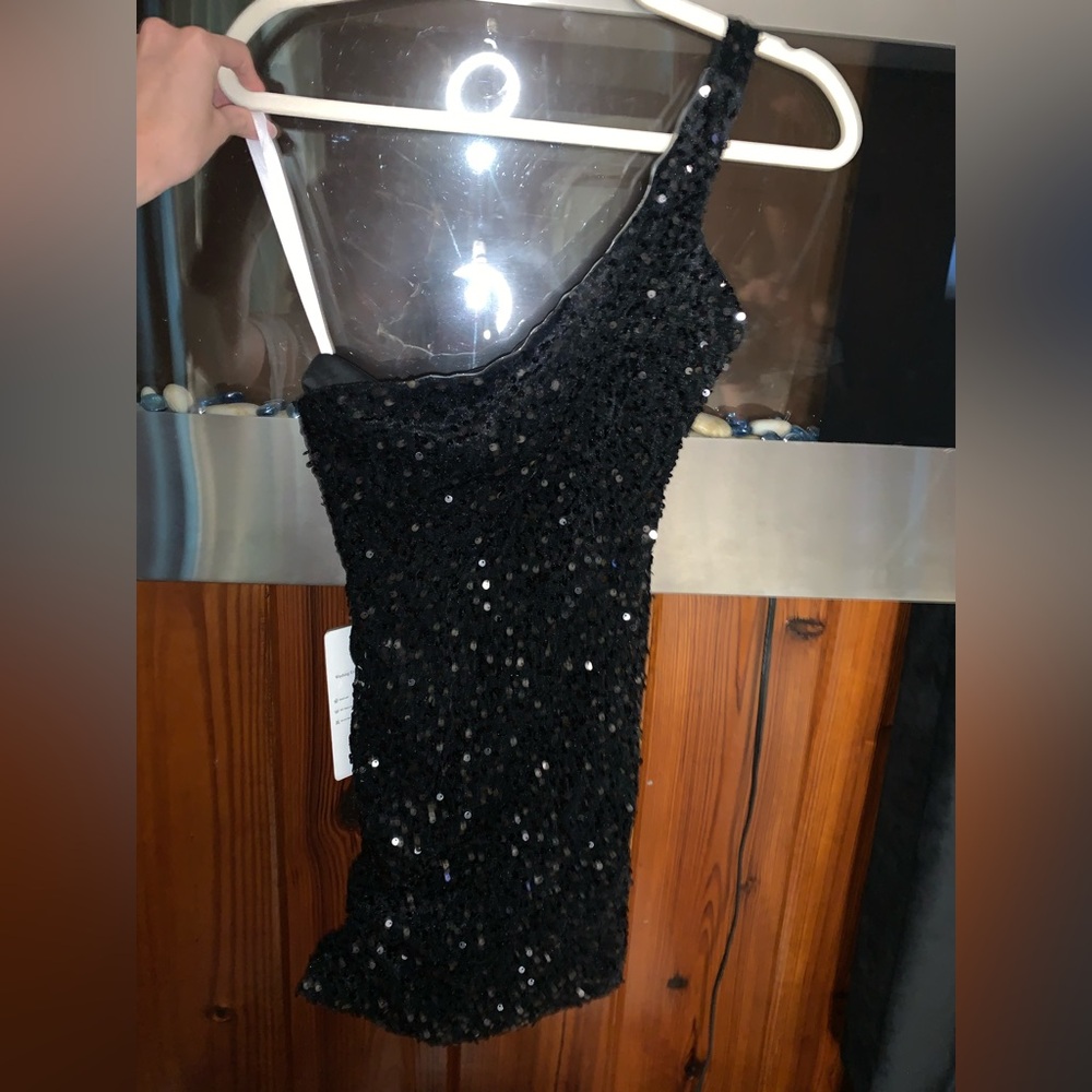 Elegant Black Sequin One-Shoulder Dress